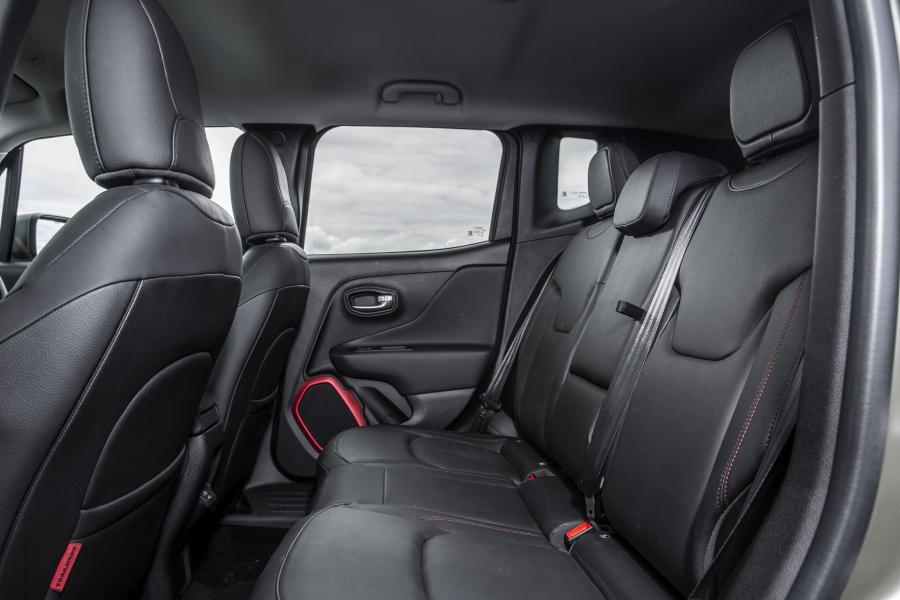 Интерьер Jeep Renegade Trailhawk (BU) 2018 года  (UK) (фото 33 из 36)